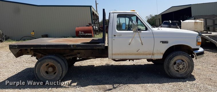 image for item DO3133 1997 Ford F350 XLT  flatbed pickup truck