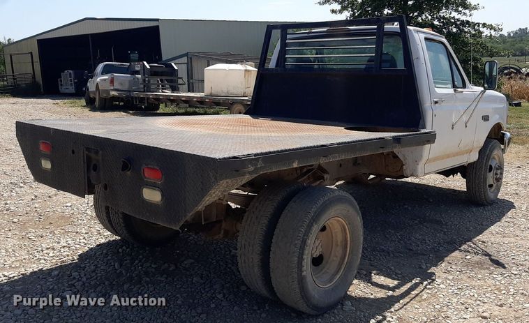 image for item DO3133 1997 Ford F350 XLT  flatbed pickup truck