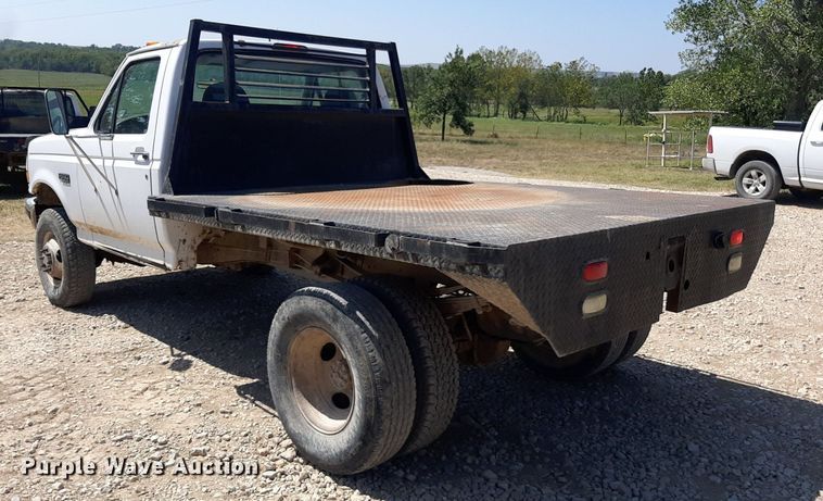 image for item DO3133 1997 Ford F350 XLT  flatbed pickup truck