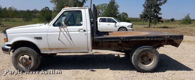 image for item DO3133 1997 Ford F350 XLT  flatbed pickup truck