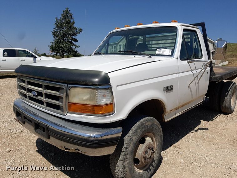 image for item DO3133 1997 Ford F350 XLT  flatbed pickup truck