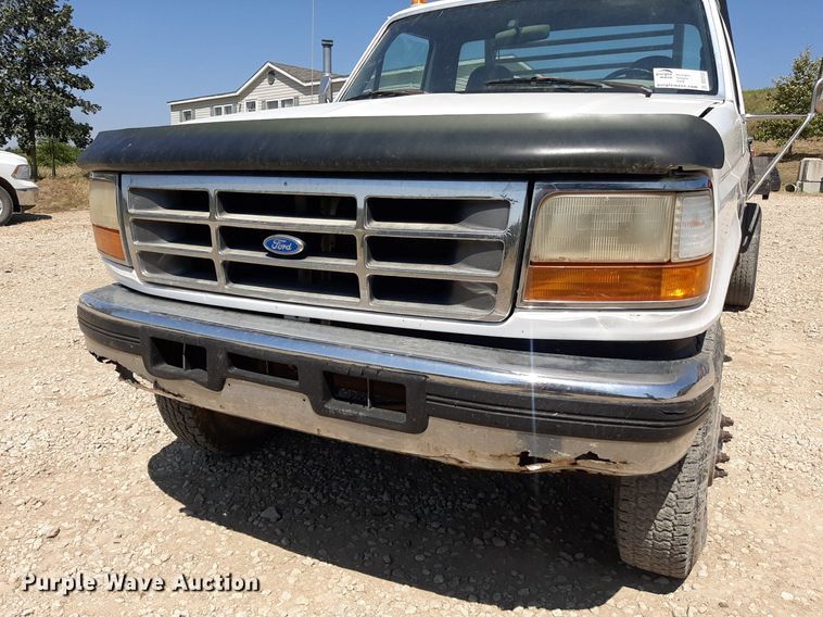 image for item DO3133 1997 Ford F350 XLT  flatbed pickup truck