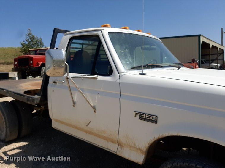 image for item DO3133 1997 Ford F350 XLT  flatbed pickup truck