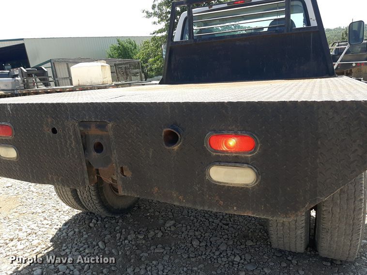 image for item DO3133 1997 Ford F350 XLT  flatbed pickup truck