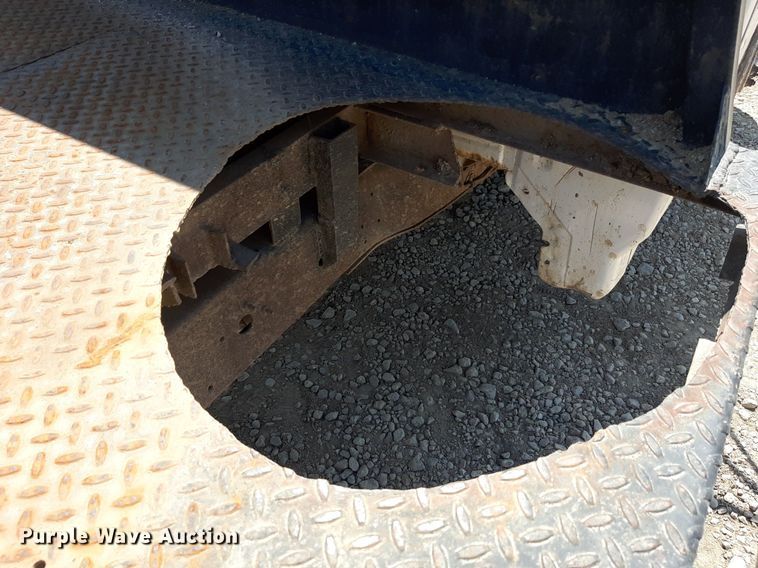 image for item DO3133 1997 Ford F350 XLT  flatbed pickup truck