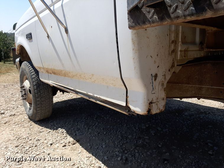 image for item DO3133 1997 Ford F350 XLT  flatbed pickup truck