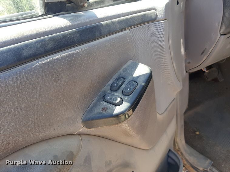 image for item DO3133 1997 Ford F350 XLT  flatbed pickup truck