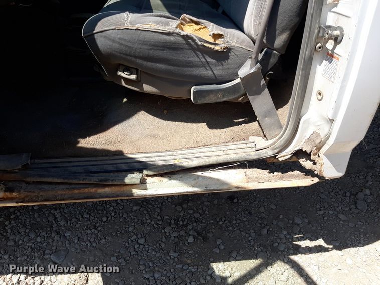 image for item DO3133 1997 Ford F350 XLT  flatbed pickup truck