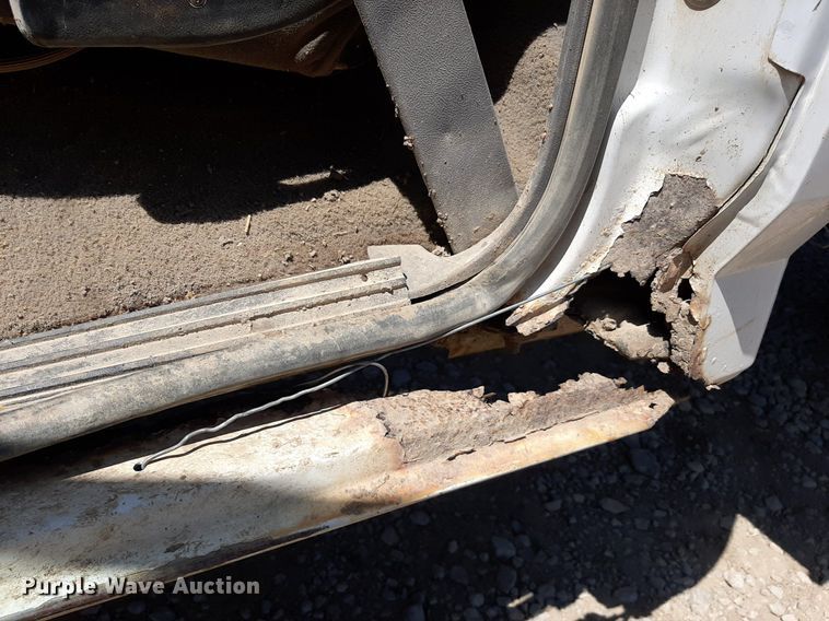 image for item DO3133 1997 Ford F350 XLT  flatbed pickup truck