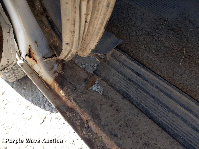 image for item DO3133 1997 Ford F350 XLT  flatbed pickup truck