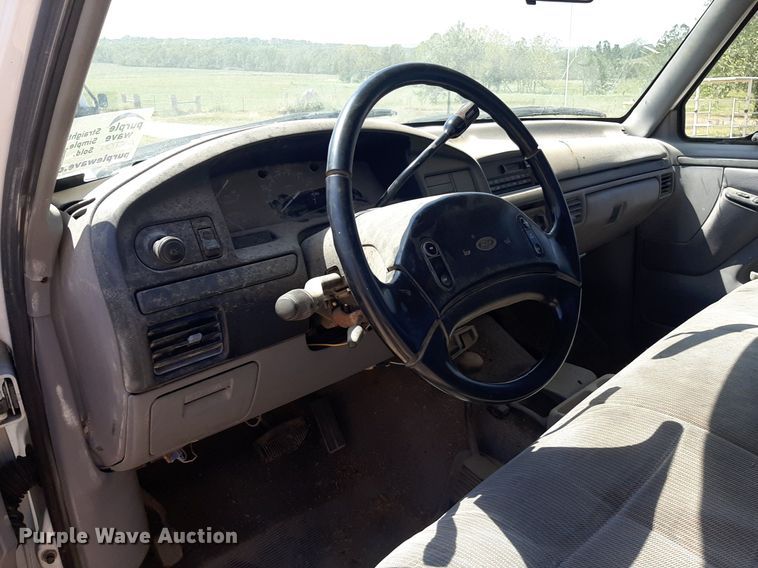 image for item DO3133 1997 Ford F350 XLT  flatbed pickup truck