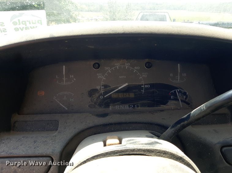 image for item DO3133 1997 Ford F350 XLT  flatbed pickup truck