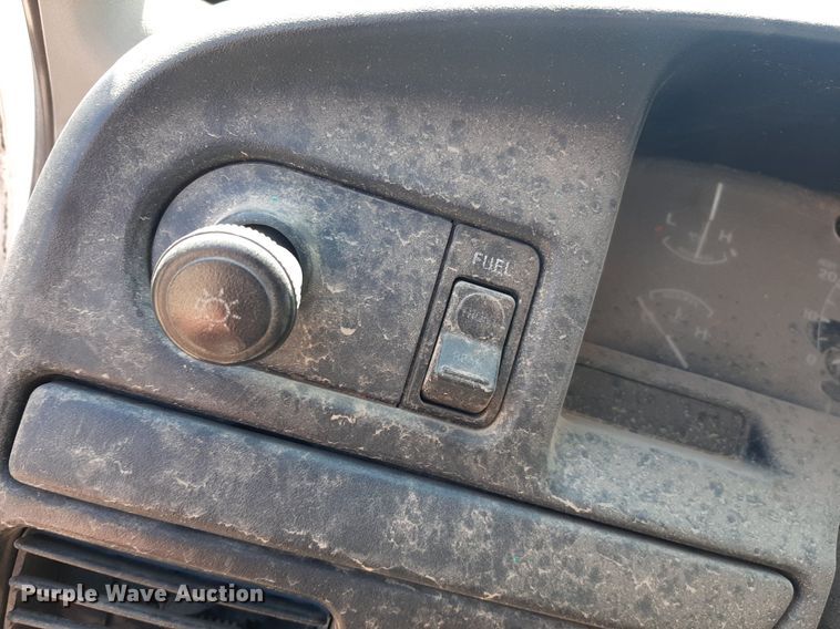 image for item DO3133 1997 Ford F350 XLT  flatbed pickup truck