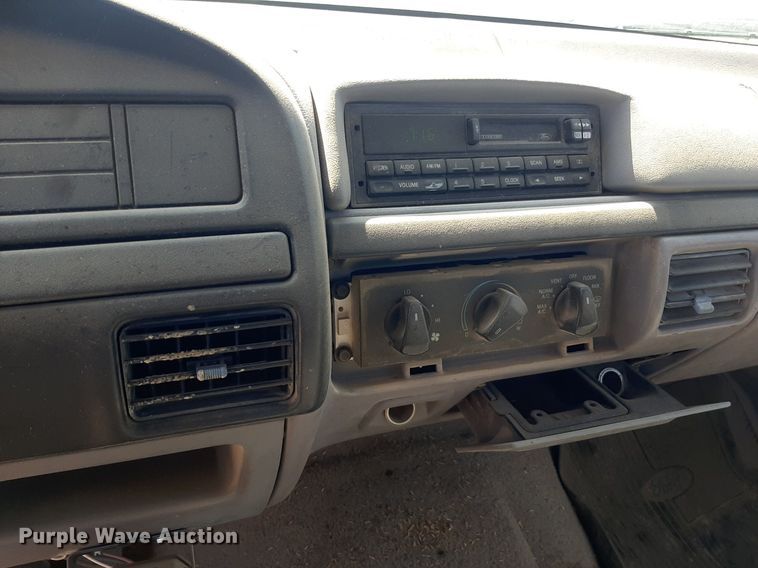 image for item DO3133 1997 Ford F350 XLT  flatbed pickup truck