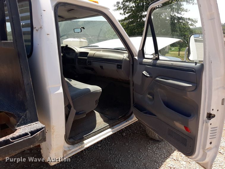 image for item DO3133 1997 Ford F350 XLT  flatbed pickup truck