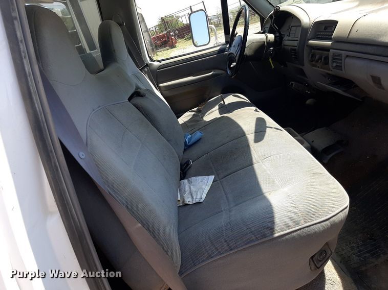 image for item DO3133 1997 Ford F350 XLT  flatbed pickup truck