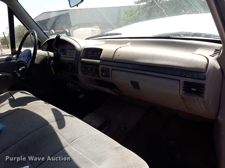 image for item DO3133 1997 Ford F350 XLT  flatbed pickup truck