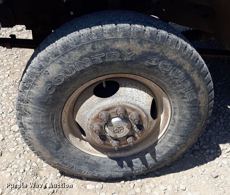 image for item DO3133 1997 Ford F350 XLT  flatbed pickup truck