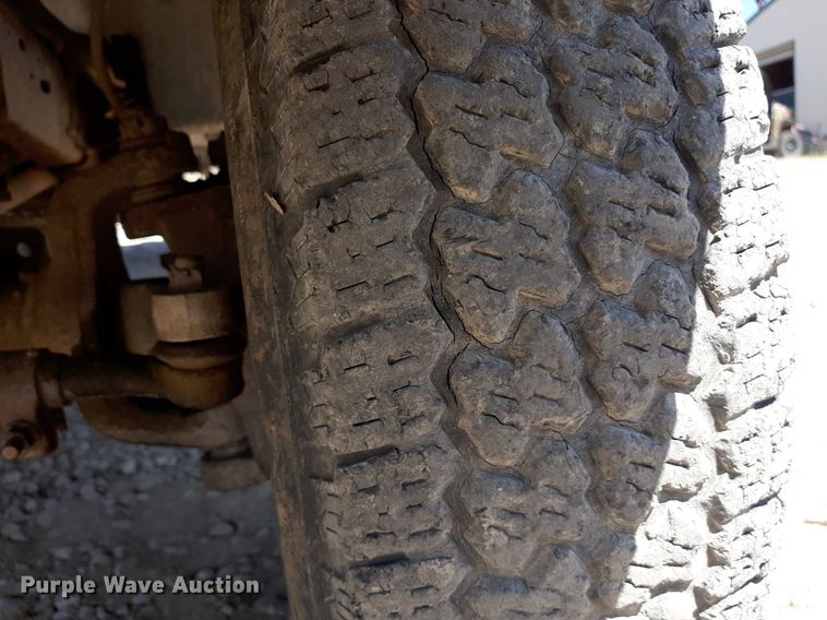 image for item DO3133 1997 Ford F350 XLT  flatbed pickup truck