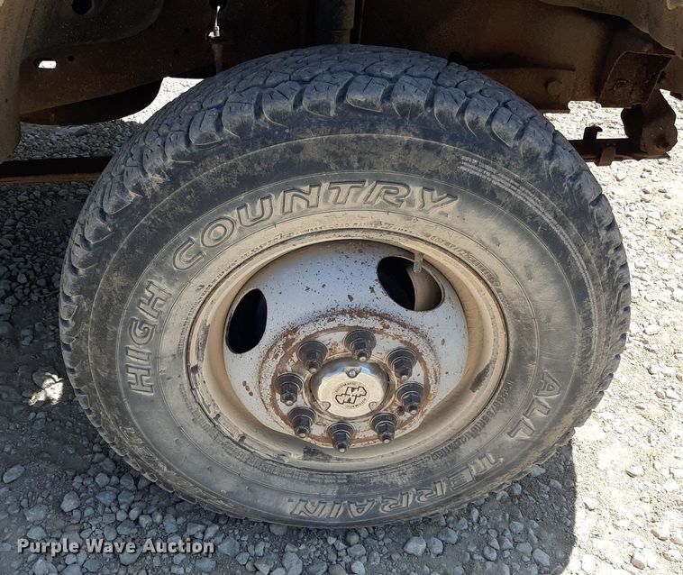 image for item DO3133 1997 Ford F350 XLT  flatbed pickup truck