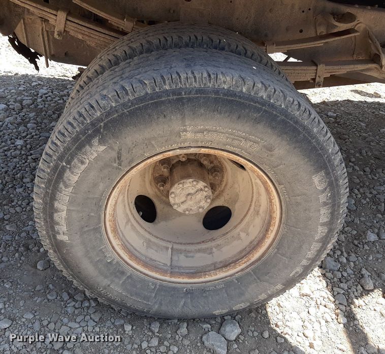 image for item DO3133 1997 Ford F350 XLT  flatbed pickup truck