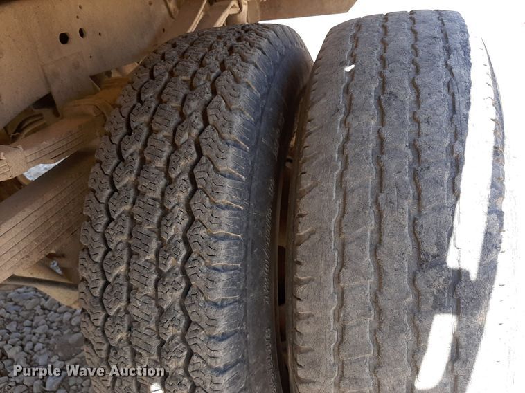 image for item DO3133 1997 Ford F350 XLT  flatbed pickup truck