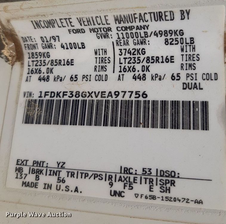 image for item DO3133 1997 Ford F350 XLT  flatbed pickup truck