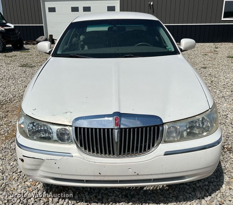 image for item DP2048 2000 Lincoln Town Car