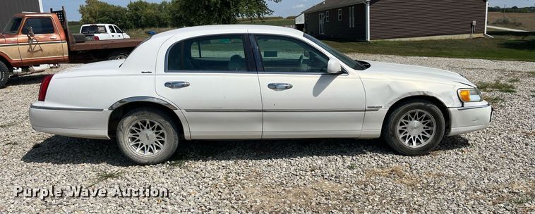 image for item DP2048 2000 Lincoln Town Car