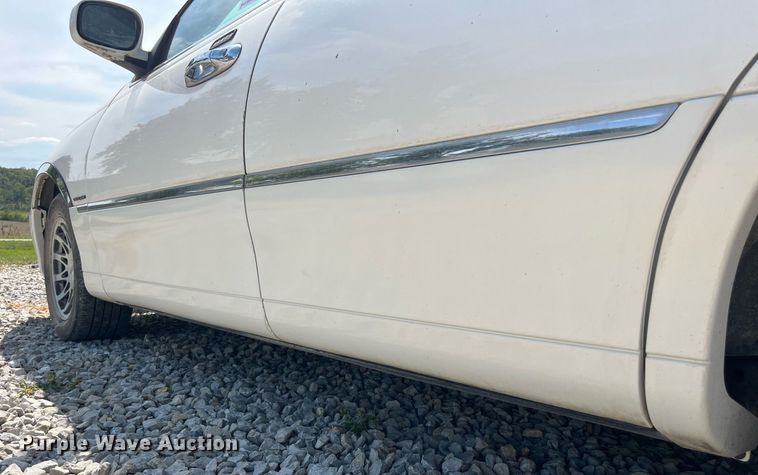 image for item DP2048 2000 Lincoln Town Car