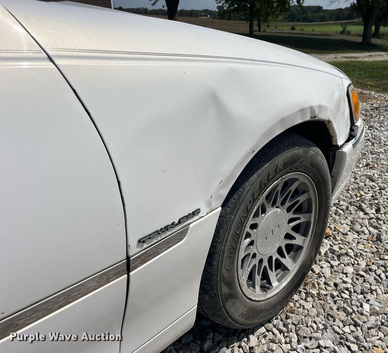 image for item DP2048 2000 Lincoln Town Car