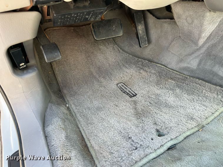 image for item DP2048 2000 Lincoln Town Car