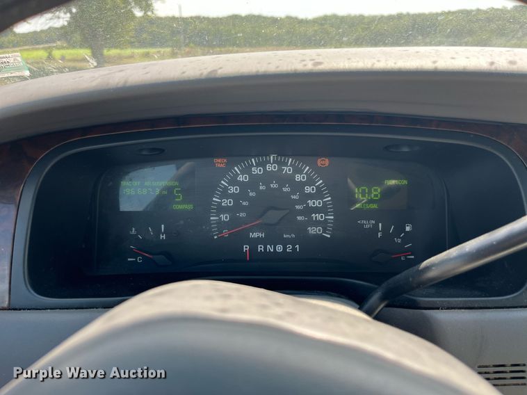 image for item DP2048 2000 Lincoln Town Car