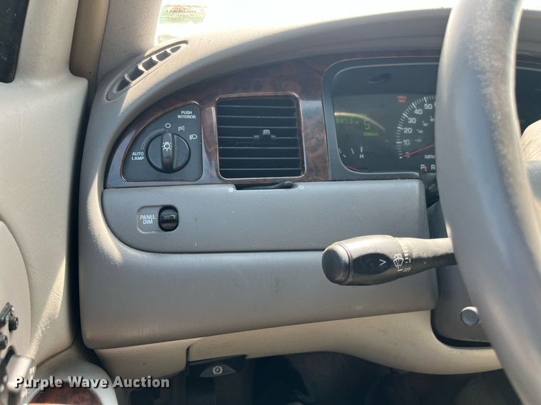 image for item DP2048 2000 Lincoln Town Car