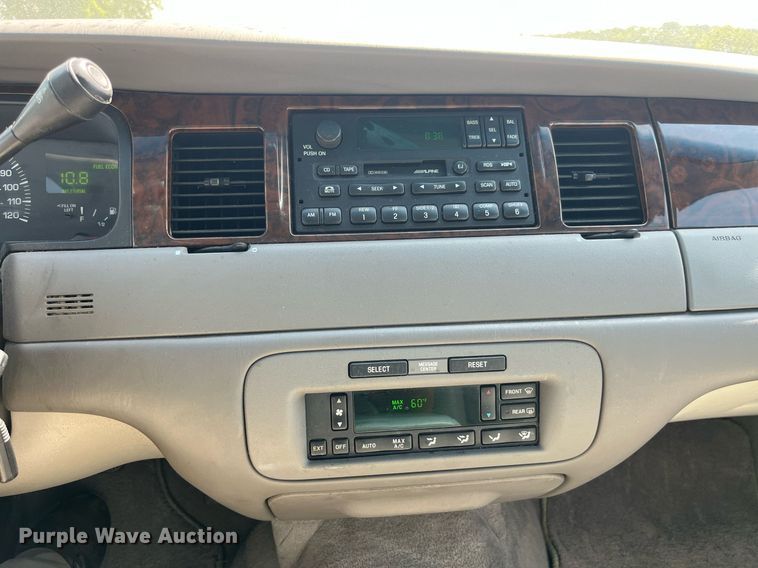 image for item DP2048 2000 Lincoln Town Car