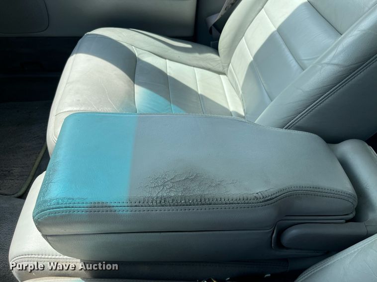 image for item DP2048 2000 Lincoln Town Car