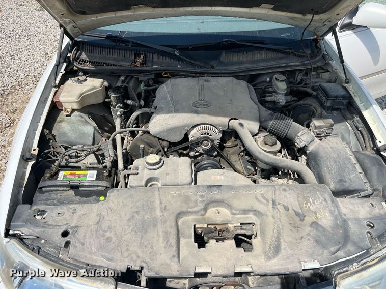 image for item DP2048 2000 Lincoln Town Car