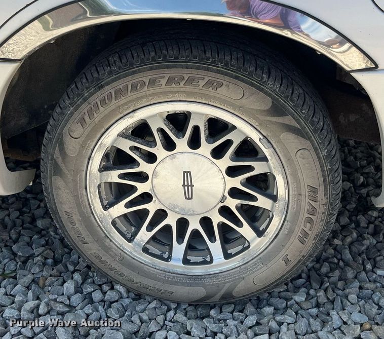 image for item DP2048 2000 Lincoln Town Car