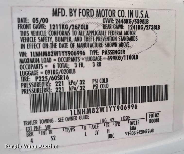 image for item DP2048 2000 Lincoln Town Car