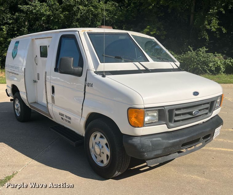 image for item DP2050 2006 Ford E350 Super Duty  armored van