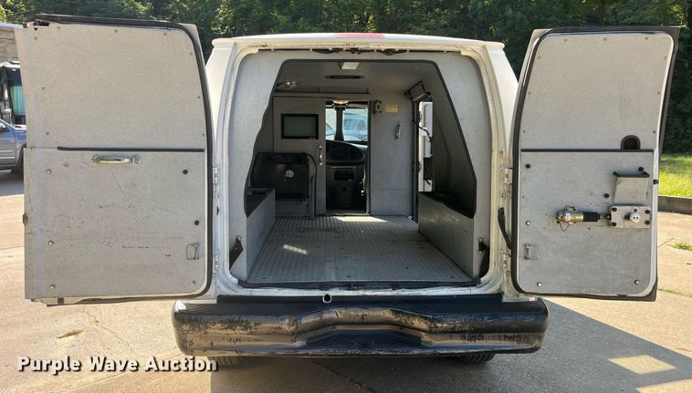 image for item DP2050 2006 Ford E350 Super Duty  armored van