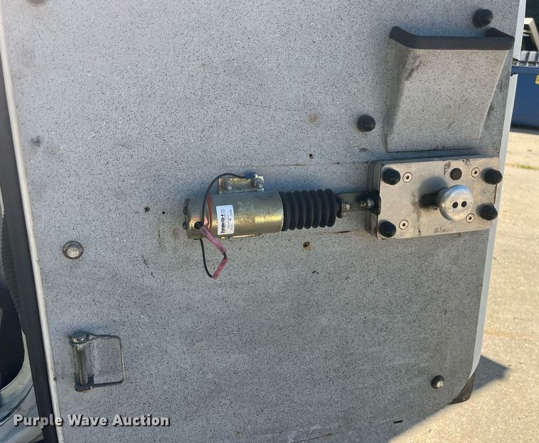 image for item DP2050 2006 Ford E350 Super Duty  armored van