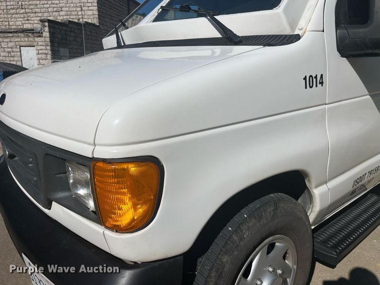 image for item DP2050 2006 Ford E350 Super Duty  armored van