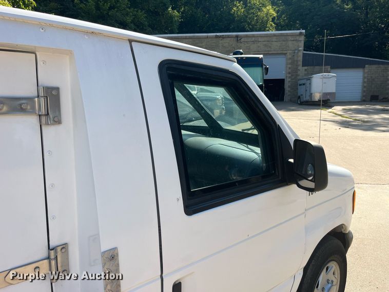 image for item DP2050 2006 Ford E350 Super Duty  armored van