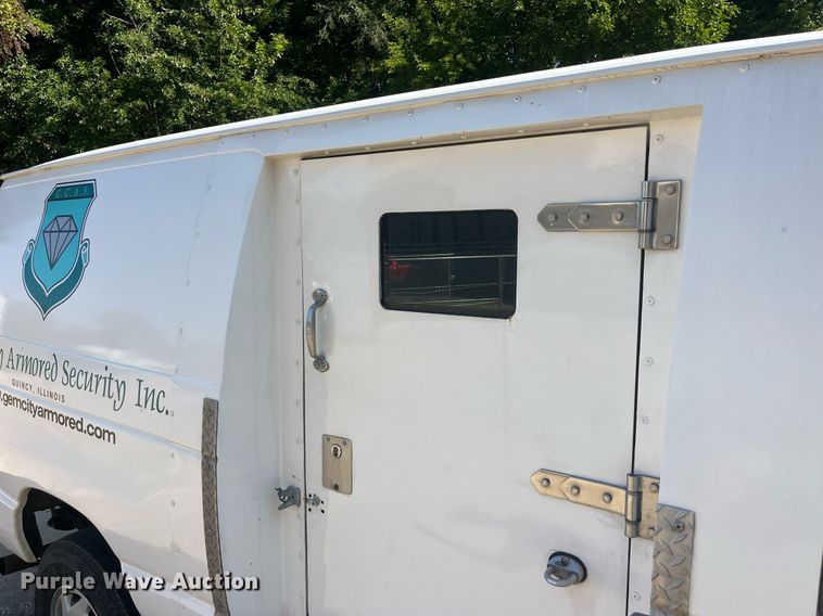 image for item DP2050 2006 Ford E350 Super Duty  armored van
