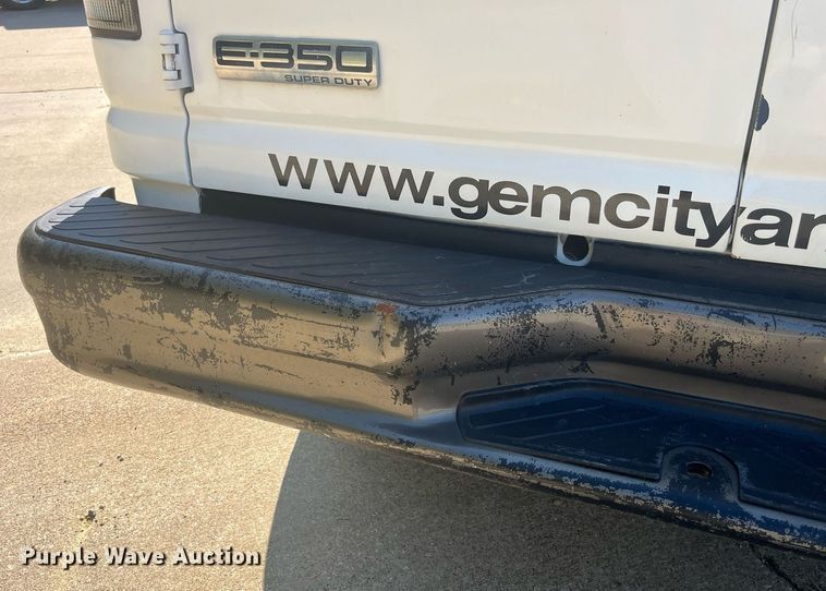 image for item DP2050 2006 Ford E350 Super Duty  armored van