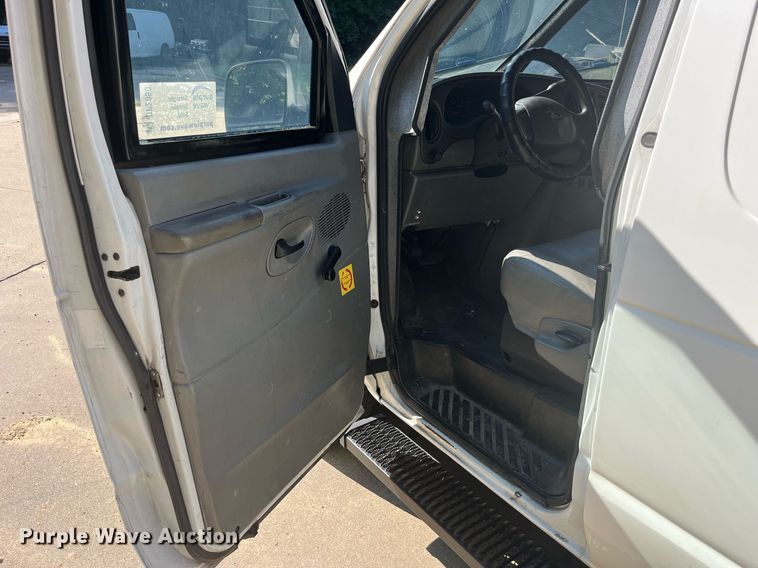 image for item DP2050 2006 Ford E350 Super Duty  armored van