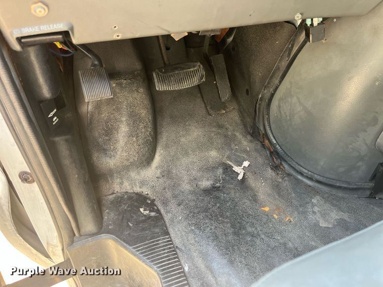 image for item DP2050 2006 Ford E350 Super Duty  armored van