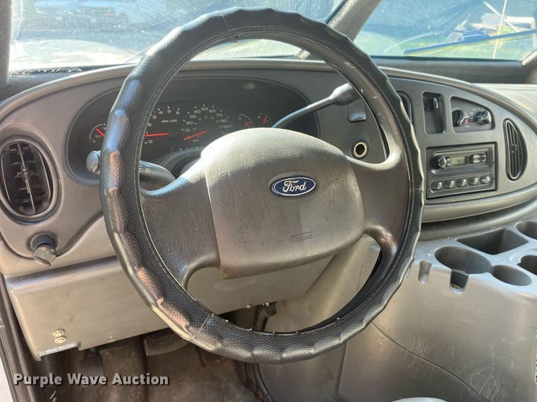 image for item DP2050 2006 Ford E350 Super Duty  armored van