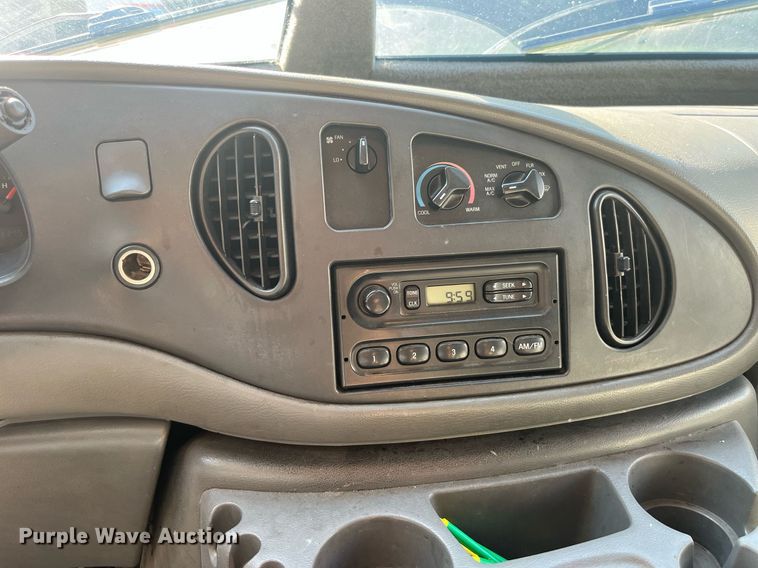 image for item DP2050 2006 Ford E350 Super Duty  armored van